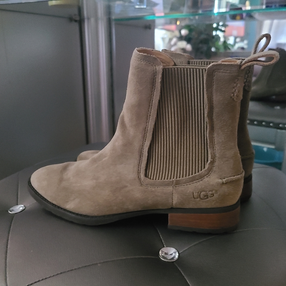 UGG Chelsea booties